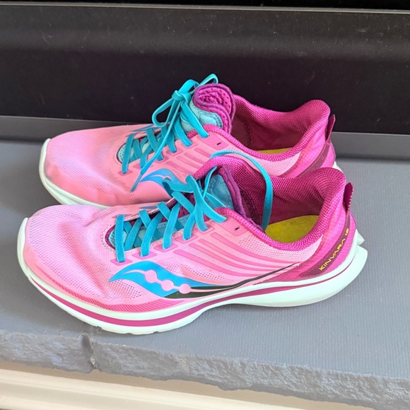 Saucony Kinvara 12 Women's Size 10 Future Pink Rose Running Shoes S10619-26 - Picture 2 of 6